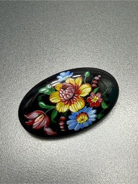 💚💚 Vintage Ceramic Floral Black Oval Brooch -